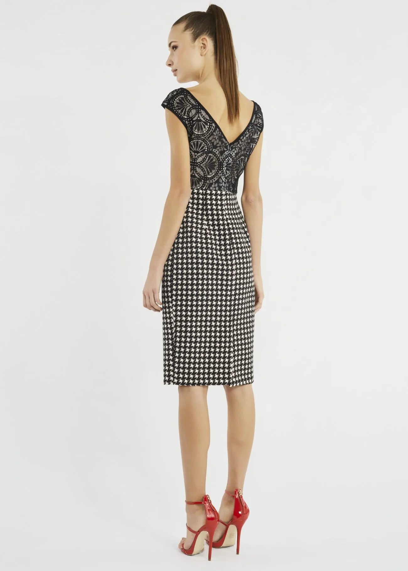 Sheath dress with lace detail - handpicked - Lebanon